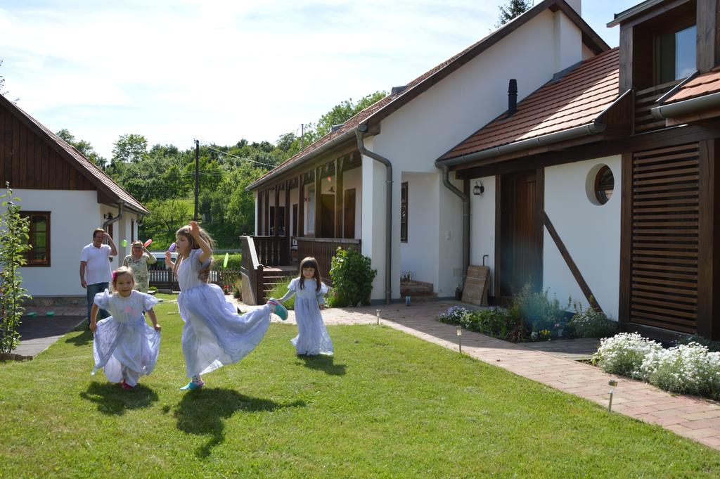 Fruktarium Vendeghaz Otel Trizs Dış mekan fotoğraf